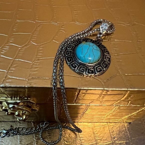 The Unbranded Brand Jewelry - Turquoise and Silver Pendant Necklace